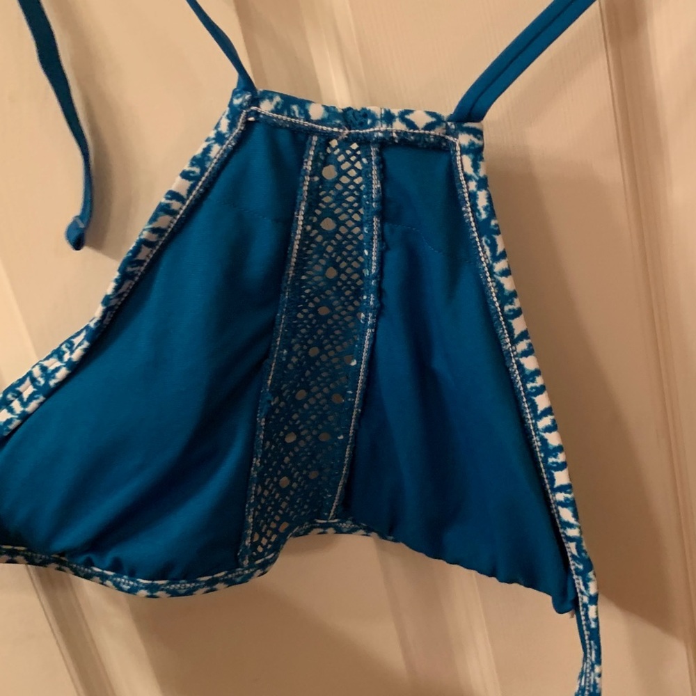 Medium / Largs Halter Blue Patterned Bikini Top - image 3